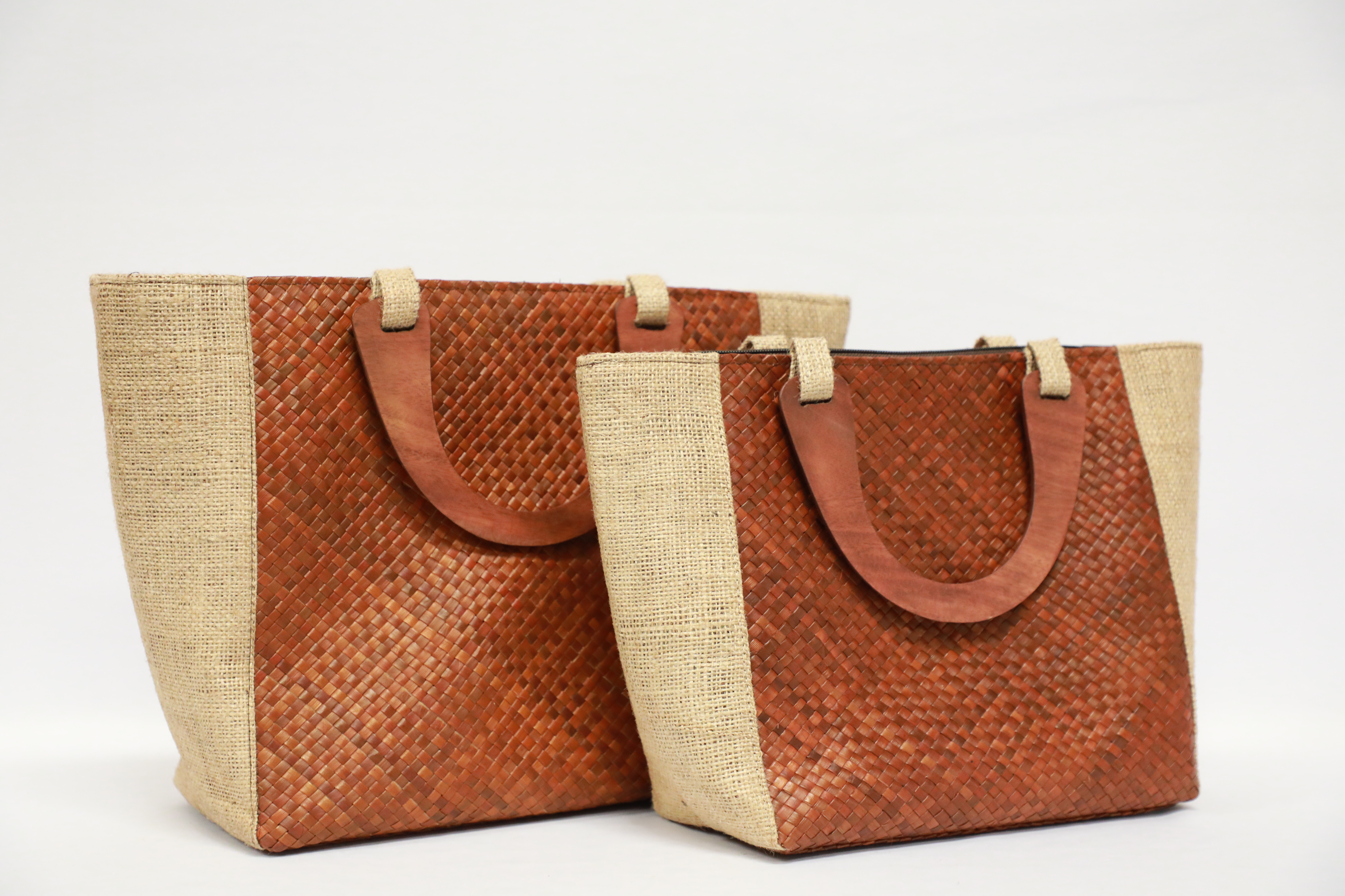 Lauhala S2 w burlap two-tone 1 (L) 18x11x5 (M) 15x9x4.jpg